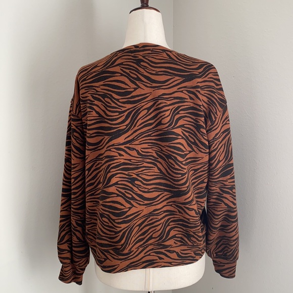 Anthropologie - Monrow Tiger Print Sweatshirt Top - S - Picture 3 of 9